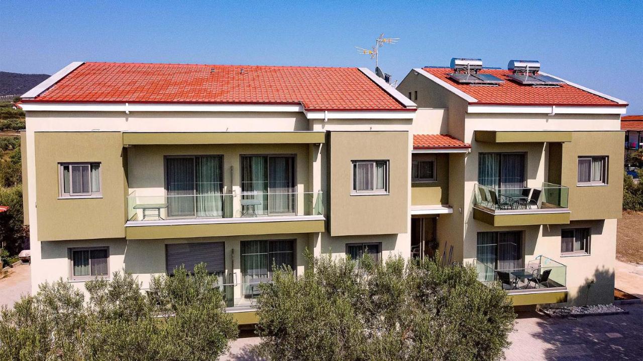 Estelle Family Luxury Apartments & Suites Gerakini Exteriér fotografie