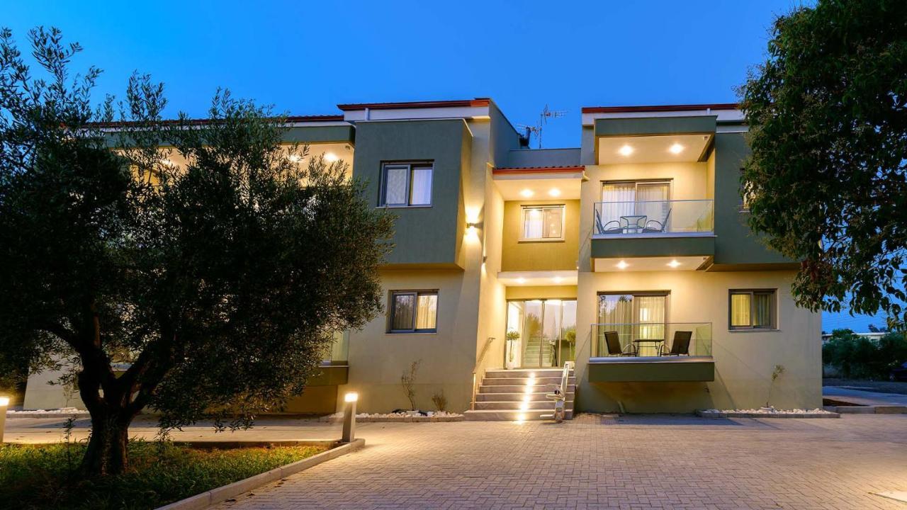 Estelle Family Luxury Apartments & Suites Gerakini Exteriér fotografie