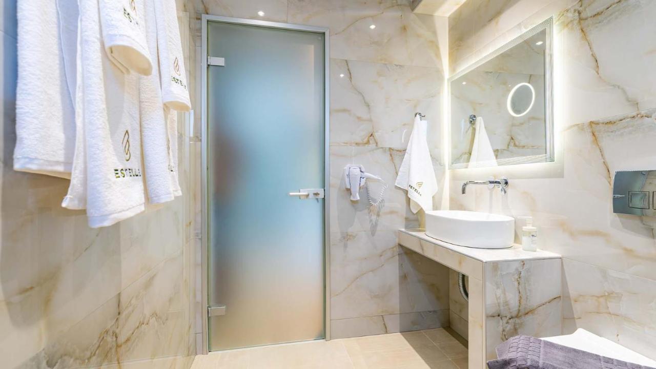 Estelle Family Luxury Apartments & Suites Gerakini Exteriér fotografie